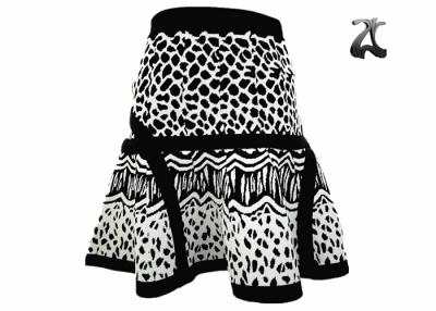 China Stylish Ladies Knit Skirts White and Black Color Fall Season Scalloped Hem for sale