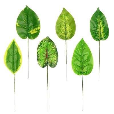 China Customized Modern Office Flower Arrangement Artificial Palm Leaf Ornaments For Decorating Green Plants for sale