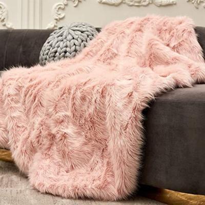 China Amazon Faux Fur Blankets Anti-Static Pink Popular Super Soft Plush Animal Faux Fur Blanket Throws for sale