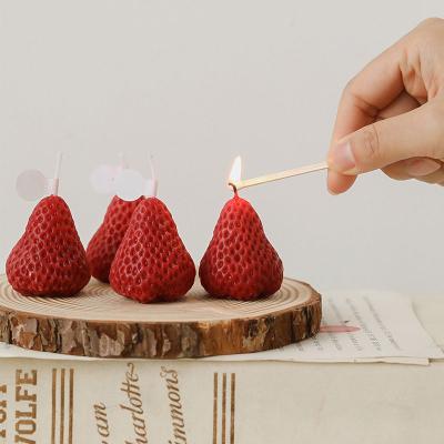 China Realistic Home Interesting Handmade Candle UO Decoration Wedding Decoration Red-Pink Red Strawberry Shaped Scented Candles for sale