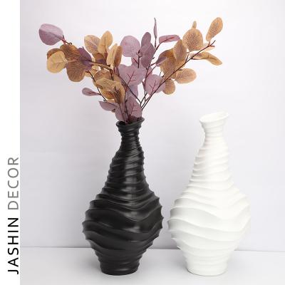 China Black and White Art Decor Resin Flower Vase Home Decor Accessories Dotted American Vase for Dry Flowers for sale