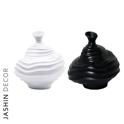 China Resin Vases Art Decor New Design Living Room Garden Flower Vase Home Decor Cute Resin Desktop Decoration for sale