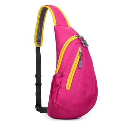 China Un bolso de la honda de Crossbody del gimnasio de la tira 10 - 15 L con 1 bolsillo lateral de la malla en venta