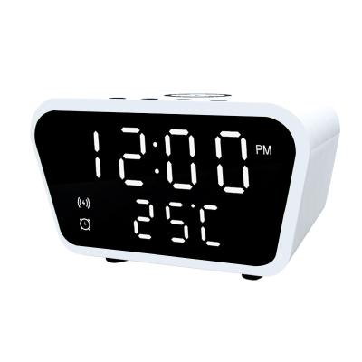 China Best Selling Smart Cell Phone Qi Fast Wireless Charger Alarm Clock with Cell Phone Radio Charging for sale