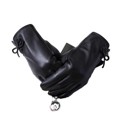 China Custom Made Warm Thick Women Genuine Leather Gloves Windproof Logo Fashion Winter Outdoor Luxury for sale