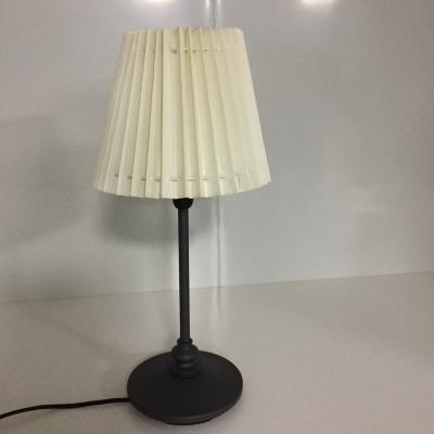 China Simple minimalist black bed side table lamps with pleated lampshade clothshade for sale