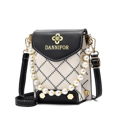 China 2022 new fashion mobile phone shoulder messenger bag pearl chain women soft shoulder bag for sale