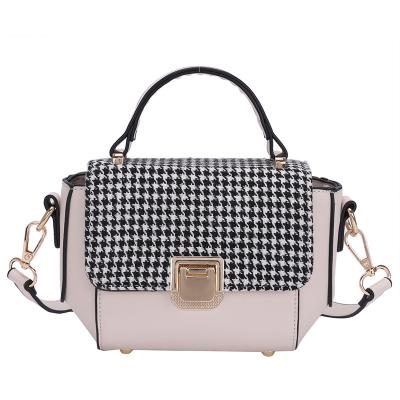 China Customized 2021 Fashion Check Fashion Handbag For Women Wholesale Classic Messenger Sling Bag for sale