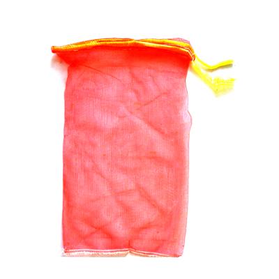 China 20kg 25kg recyclable white pink yellow red pp big gauze mesh drawstring net bag for fruit garlic onion for sale