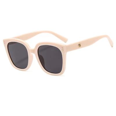 China European net celebrity style of new trend female comfort sunglasses retro warm glasses Bengdi girl and American sunglasses for sale