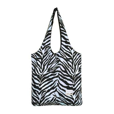 China 2022 New Fashion Shoulder Bag Printing Student Bags Travel Shopping Bag Female Casual Random Animal Ins for sale