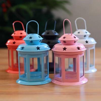 China Minimalist Portable Candle Holder Girl Heart Iron Wind Lantern Aromatherapy Candle Holder for sale