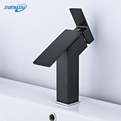 China High Quality Metered Deck Mountedsink Faucets For Kitchen Handle Water Pull Out Basin Basin Faucet for sale