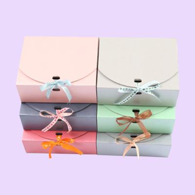 Cina christmas paper Paper Mailer Box wedding gift box packaging with ribbon corrugate paper in vendita