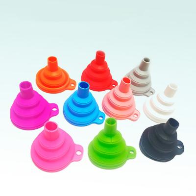 China Kitchen Mini Folding Silicone Funnel Telescopic Viable Liquid Oil Leak Folding Funnel Separated Oil Leak for sale