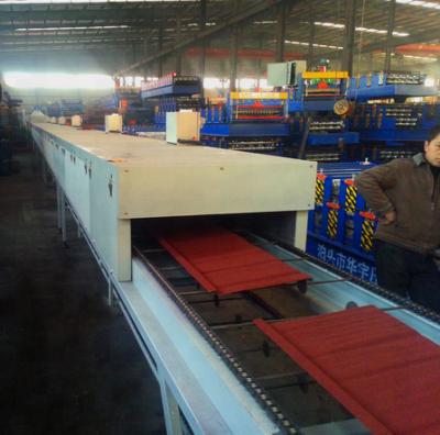 China Building Material Stores Stone Coated Stone Metal Roof Coated Pressing Panel Production Line Forming Machine Line Te koop