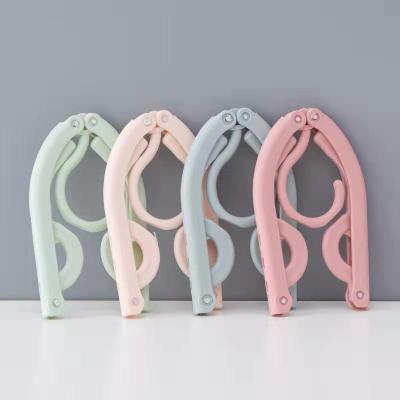 China New classic/postmodern folding plastic portable magic hangers travel hangers are convenient for business travel trip for sale