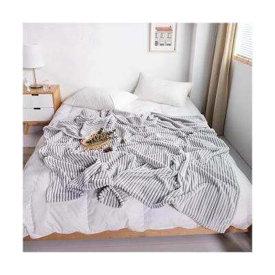 China new type skin-friendly queen size travel bargain custom knitted soft blanket for sale