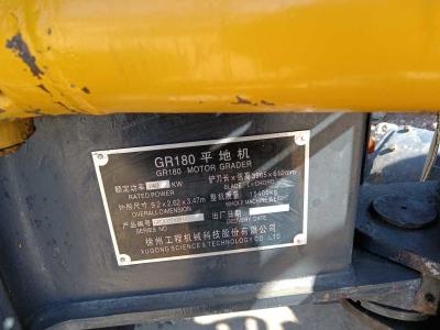 Chine XCMG GR180 100-150hp moteur de seconde main à quatre cylindres Cummins Grader avec fixation de l'éventreur arrière à vendre