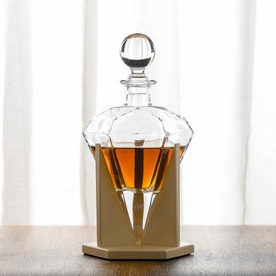 China Unique Diamond Shaped Glass Stocked Whiskey 25oz Decanter With Wooden Stand for sale