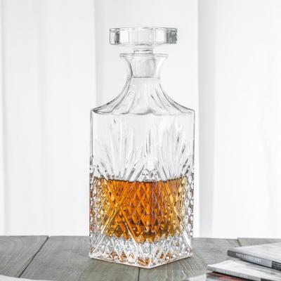 China Stocked Crystal Bar Container Whiskey Decanter For Brandy And Rum for sale