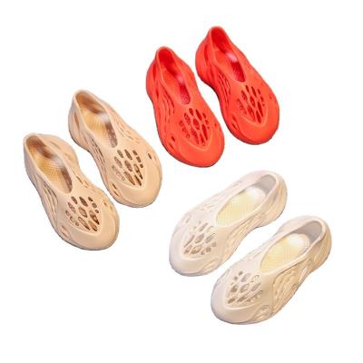 China Latest Massage Kids Non Slip Slippers Kids Slides Yeezy Shoes For Kids for sale