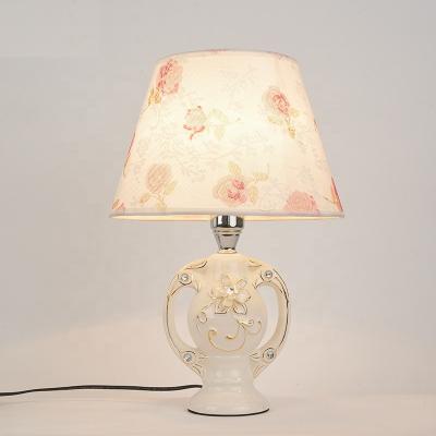 China Good Quality Amazon Living Room Hotel Decoration Study Reading Modern Simple Led Table Lamp With Shade for sale