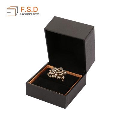 China Handmade Luxurious Design Wedding Favor Jewelry Box Plastic Cardboard Bracelet Ring Jewelry Packing Box for sale