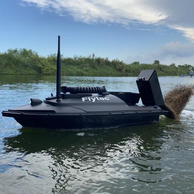 China New iRctoy Fixed Point Feeding Fishing Tool Bait Boat 500M 2 In 1 Double Tank Strong Motor Fish Finder Boat For Outdoor Carp Fishing for sale