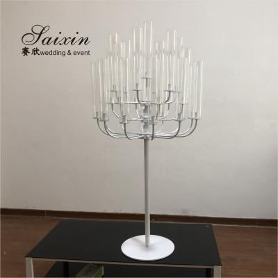 China New wedding decoration tall 25 arms White standing metal candelabras with glass chimney zu verkaufen