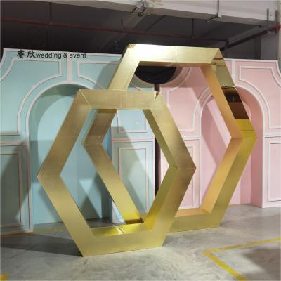 Cina Factory sale hexagon mirror acrylic arch backdrop for event stage decoration in vendita