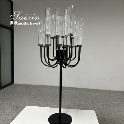 China Nuevo evento de diseño Decorativo 20 brazos Candelabra de metal negro para piezas centrales de la boda en venta