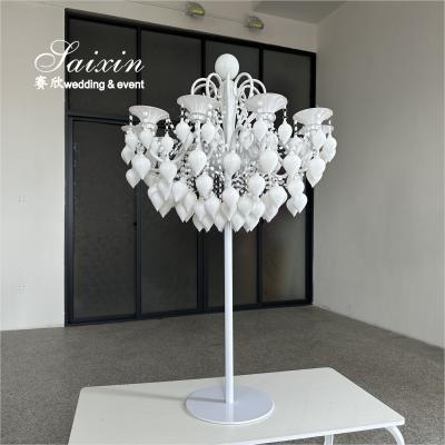 China New Design Gorgeous Wedding Decorative White Chandelier Candelabra For Centerpieces zu verkaufen