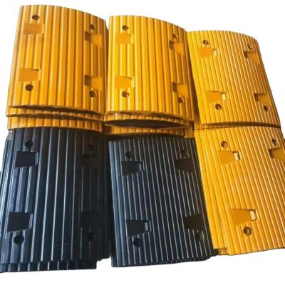 China Decelarate Speed ​​Factory Road Yellow Black Safety Bumps Bump Rubber Portable Speed ​​Bumps Speed ​​Bump for sale