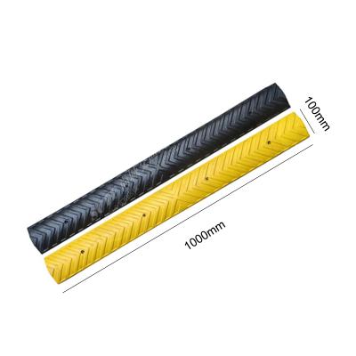 China Decelarate Speed ​​Resistant Round Wavy Traffic Rig Safety Rubber Bump Bumps for sale