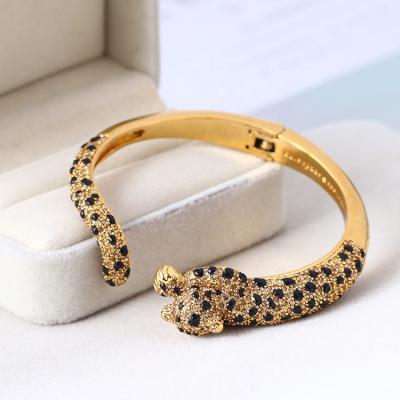 China Wholesale Fashion Accessories FASHIONABLE Personality Spotted Leopard Diamond Set Open Stretch Fashion Bracelet for sale