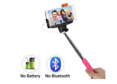 Chine Le smartphone tenu dans la main télescopique de voyage a câblé Selfie Monopod avec le câble à vendre