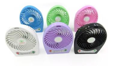 China Plastic novelty hand usb mini desk fan with LED light , rechargeable portable fan for sale