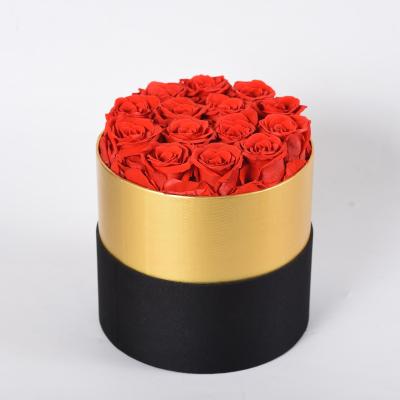 China New Product 2021 Durable Valentine Birthday Gift Box Eternal Preserved Roses Hug Bucket for sale