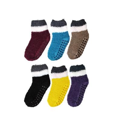 China Non Slip Calcetines Viable Kids Grasp Fuzzy Socks With Grip for sale