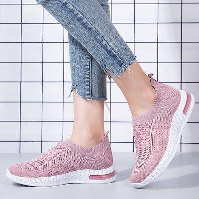 China New Cushion Air Soft Bottom Sneakers Light Mom Shoes Walking Style Comfortable Breathable Sports Shoes For Women 2021 à venda