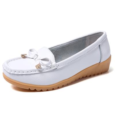 中国 White Color Boat Style Flats Slip On Sale Anti-Slippery Instant Nursing Shoes Women Shoes For Nurses Shoes 販売のため