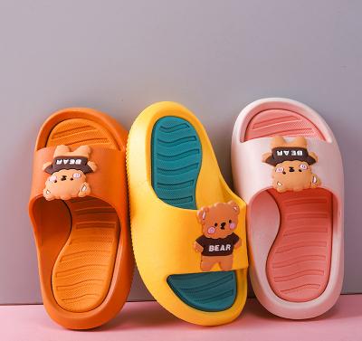 China Anti-slippery Children's CUB Slippers Soft Bottom Cartoon Small Outside Indoor Wearing Slippers Children's Bathroom Slippers zu verkaufen