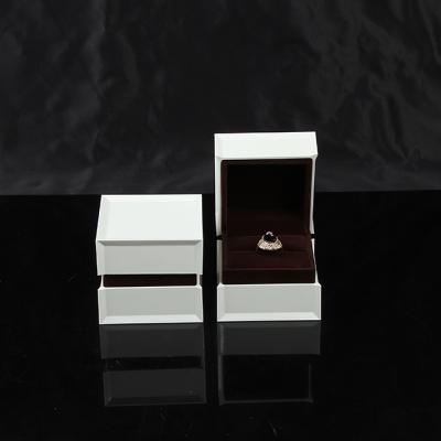 China Factory Wholesale Acrylic Stain Lacquer Ring Box Jewelry Package Piano Jewelry Box High End Custom for sale