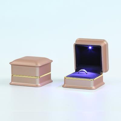 China Weimei Jewelry Package Jewelry Packaging Box Factory LED Professional Luxury Jewelry Box Small Spot Lamp Wholesale Batch Customization for sale