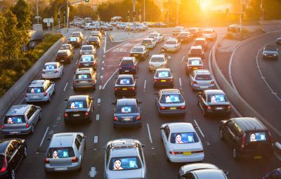 China Tela transparente do diodo emissor de luz usada no carro para a propaganda comercial à venda