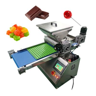 Chine Fabrication automatique de la partie du déposant de fruits de vitamines de la gelée de haricots mini-ours doux machine de fabrication de bonbons gommés à vendre