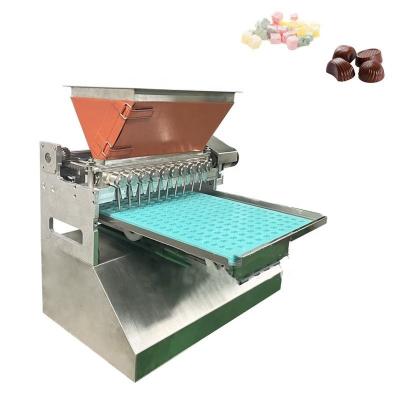 China Kleine Mini-automatische Gummy Depositor-Maschine Schokoladenmachmaschine Gummy Candy-Maschine zu verkaufen