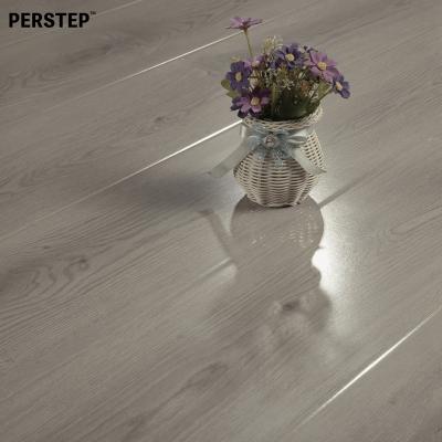 China Anti-slip Customized Color MDF AC4 HDF Water Resistance Parquet Laminate Flooring for sale