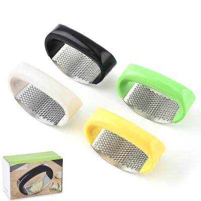 China Stainless Steel Garlic Grater Garlic Press Viable Grinding Garlic Crusher For Ginger With Plastic Handle Kitchen Accessories for sale